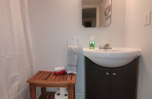 North Bay Apartment | Close to parks and shopping! Located close to Highway 11