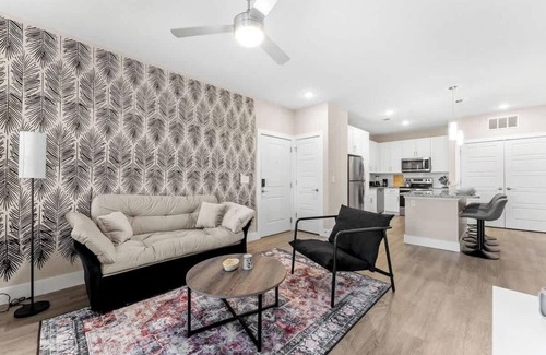 Southeast Orlando Apartment | Close to Parks Retreat with KingBed & Pet-Friendly