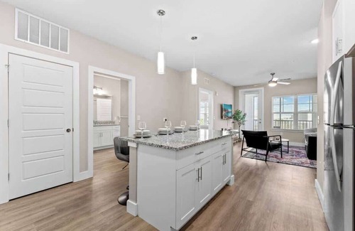 Southeast Orlando Apartment | Close to Parks Retreat with KingBed & Pet-Friendly