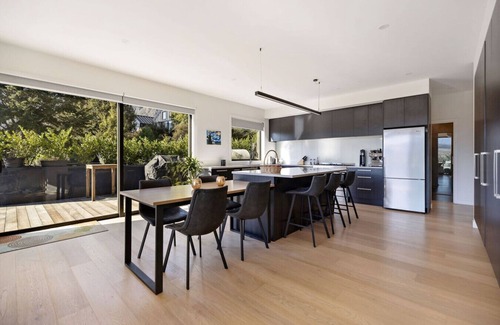 Kawarau Falls House | Close to remarkable ski field, parking and warm.