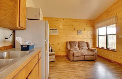 Mountain View Cabin | Close to River & Hiking: Cabin in Mountain View