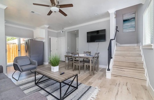 Sacramento House | Close to Sac DT🏨 Charming&Cute 🛌Brand New House😊