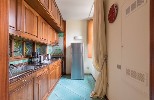 Santissima Annunziata Apartment | CLOSE TO SAN MARCO SQUARE, WI-FI, A/C, LAST FLOOR
