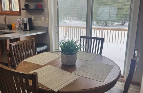 Traverse City House | Close to Sand Dunes, wineries, T.C. 3 minutes from Taylor Park on Long Lake.