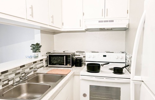 Nacogdoches Condo | Close to SFA, Downtown. Tranquil Nacogdoches Getaway! Modern Downtown Apartment.