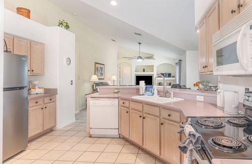 Orange Tree House | Close to Shops, Theme Parks & Restaurants with Pool, Spa & Games Room (16026)