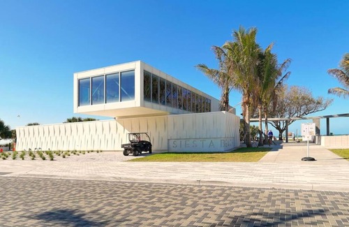 Gulf Gate Estates Apartment | Close to Siesta Key, Shopping, Restaurants & More!