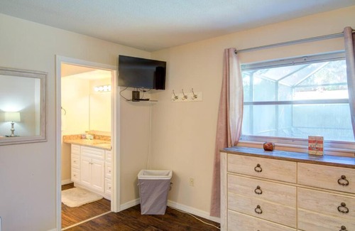 Gulf Gate Estates Apartment | Close to Siesta Key, Shopping, Restaurants & More!