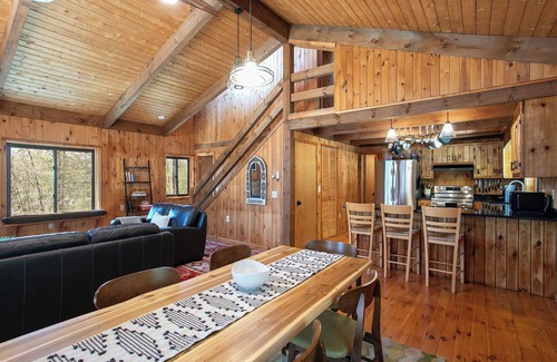 Otis House | Close to Ski Areas and Apple Orchards- Private Mountain Retreat on 5 acres