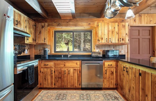 Otis House | Close to Ski Areas and Apple Orchards- Private Mountain Retreat on 5 acres