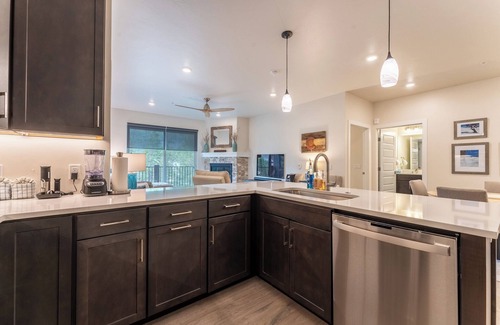 Lakeside Village Condo | Close to Ski Slopes, Cozy Floor Plan w/ Fireplace, Balcony & Shared Hot Tubs