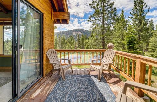 Twin Peaks House | Close to Ski Slopes Tahoe Ski Chalet with Fireplace