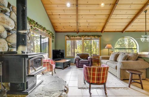 Twin Peaks House | Close to Ski Slopes Tahoe Ski Chalet with Fireplace