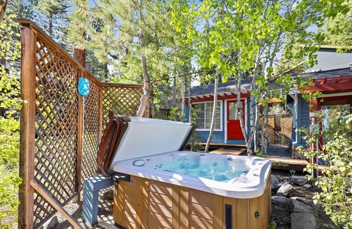 Cedar Flat House | Close to Skiing/Snowboarding, Private Hot Tub, Dogs Welcome-Moondance Cottage