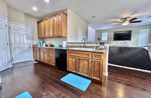 North Natomas House | Close to SMF-Comfortable King Mattress-Garage Park