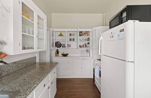 Midtown Sacramento Apartment | Close to State Capitol | Mins to Southside Park