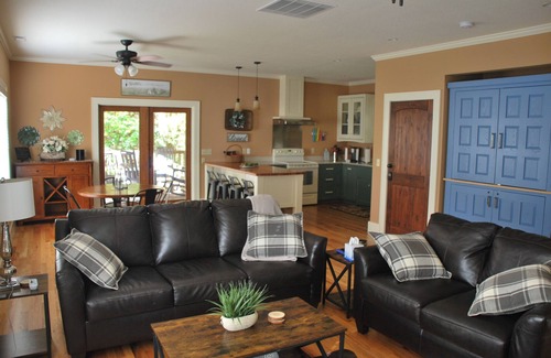 Sylva House | Close to Sylva and WCU,nPrivacy and Convenience
