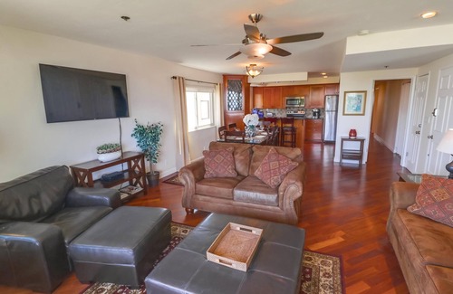 Mission Beach Condo | Close to the Aquatics Center, this bayfront unit brings all the water fun!