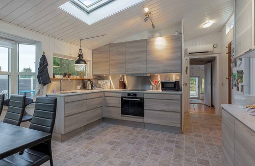 Vibæk Strand House | Close to the beach and forest and Ebeltoft