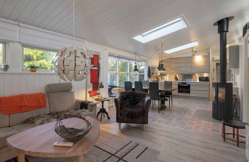 Vibæk Strand House | Close to the beach and forest and Ebeltoft