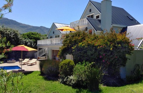 Noordhoek House | Close to the beach at the foot of the most beautiful coastal road, the Chapmanspeak