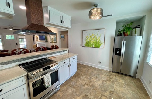 St. Augustine Cottage | Close to the Beach and Downtown! Nestled near the Bridge of Lions.