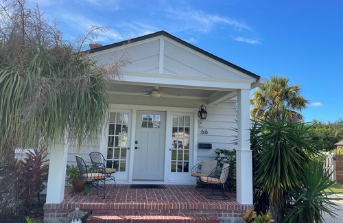 St. Augustine Cottage | Close to the Beach and Downtown! Nestled near the Bridge of Lions.