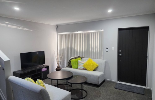 Mount Eden House | Close to the City and Airport. 3km from Eden Park.