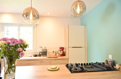 Pontivy House | Close to the city centre. Private top floor surrounded by a spacious garden