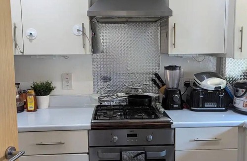 Northumberland Park Condo | Close To The New Iconic Tottenham Stadium & Drumsheds, With Easy Access to City.