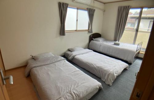 Narashino House | Close to Tokyo Disneyland and 2 minute away from Makuhari Messe and 24 Hours public transport 東京ディズニーランド近辺 幕張メッセまで2分 公共交通機関は24時間毎日利用可能