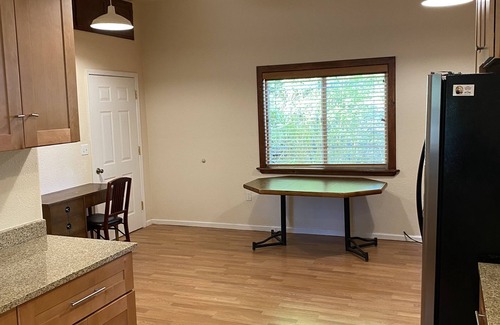 Grass Valley House | Close to town and river country setting home
