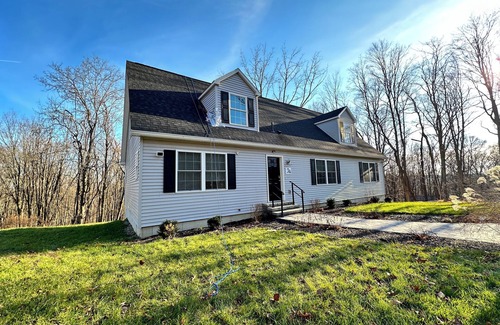 New Paltz House | Close to Town, Climbing, Biking and Skiing - Spacious House Great for Getaways