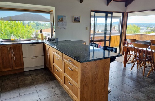Taupo House | Close to town family home