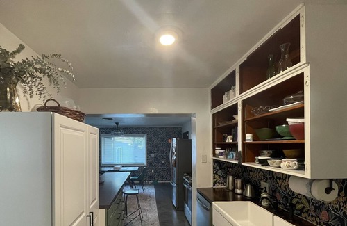 Fairfax House | Close to UF Shands, VA Hospital, UF Campus. 2/1 Pool Home, 3 - 6 months lease
