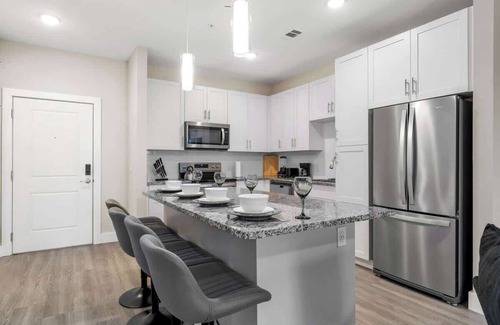 Southeast Orlando Apartment | Close to Universal King Suite, Pet-Friendly Stay