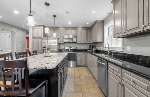 Little Compton House | Close to Vineyards & Beaches, Central AC, Sauna, Steam Shower & 2 Person Jacuzzi