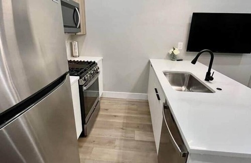 University City Apartment | Close to Wells Fargo on Broad St #2