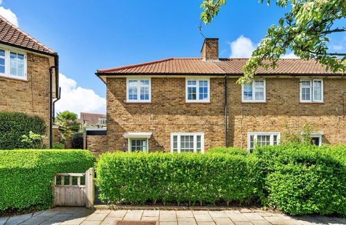 Roehampton House | Close to Wimbledon, for up to four guests