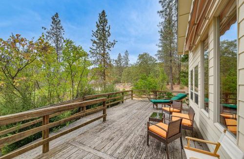 Murphy House | Close to Wine Trail Home with Deck Near Applegate