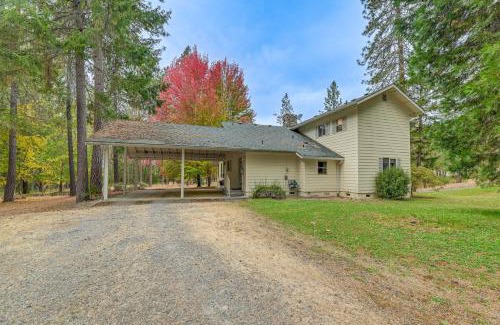 Murphy House | Close to Wine Trail Home with Deck Near Applegate