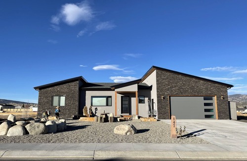 Buena Vista House | Close to Winter & Summer Adventures! STR-166