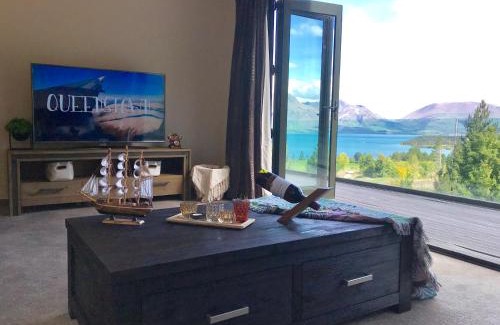 Closeburn House | Closeburn LakeView House