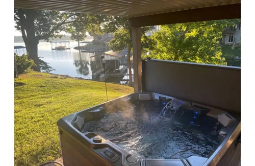 Lakewood House | Closest Lake House to Nashville