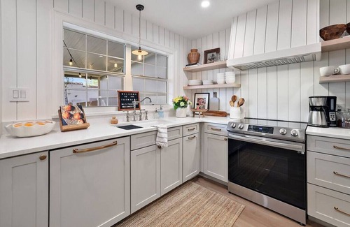 Mount Dora House | Closest Stay to Downtown Mt Dora - Renovated - Walk Everywhere - 5-Star Reviews