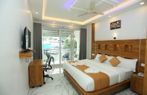 Anachal House | Cloud bed holidays