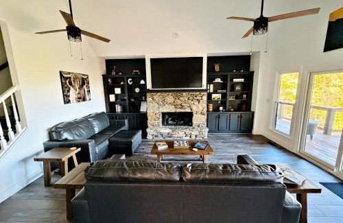 Leicester House | Cloud Nine by Carolina Mornings