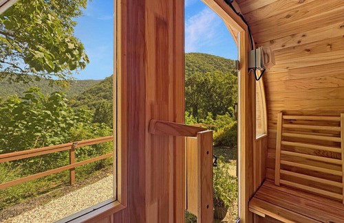 Bryson City Apartment | Cloud Nine Retreat; sleeps 22|barrel sauna|hot tub