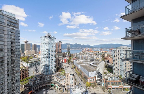 Crosstown Condo | Cloud Twenty Nine