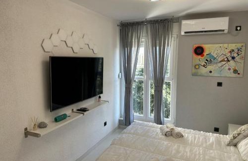 Split Apartment | Cloud9